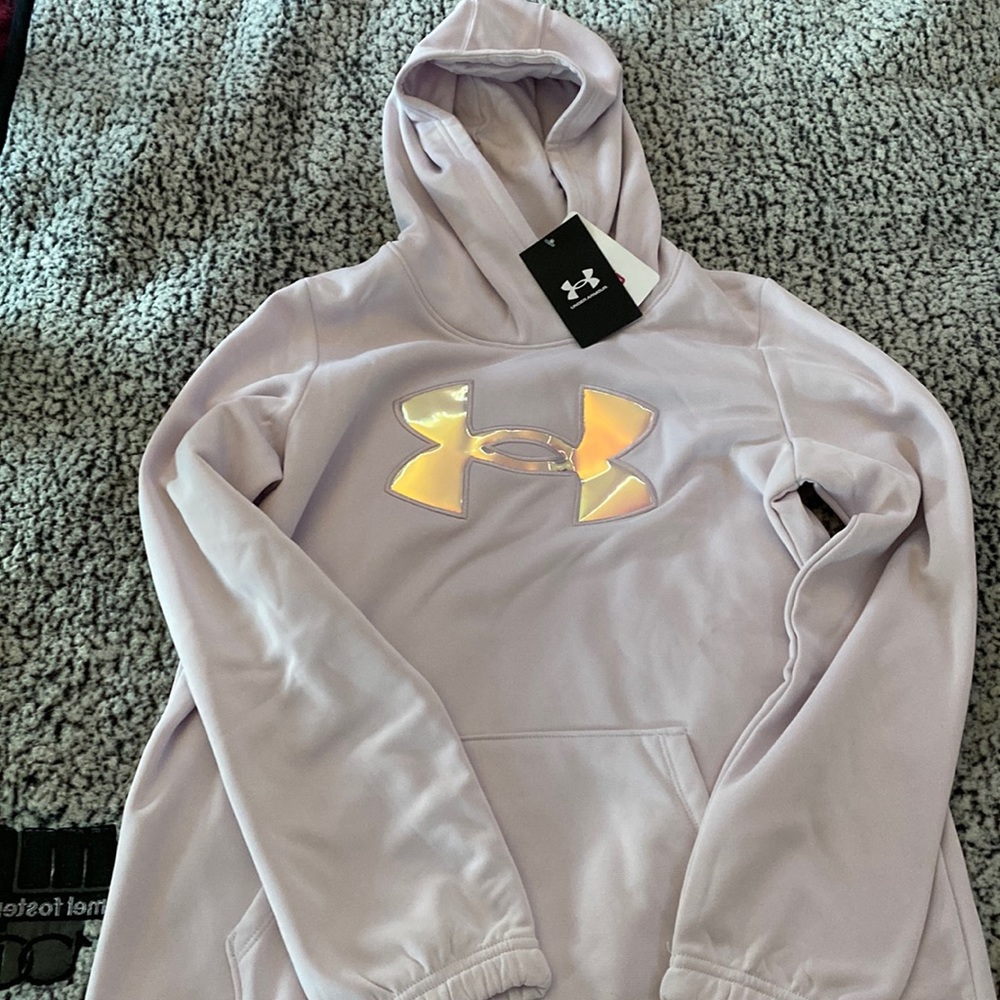 Under Armour halografic sweatshirt. Never been used tag is still on.